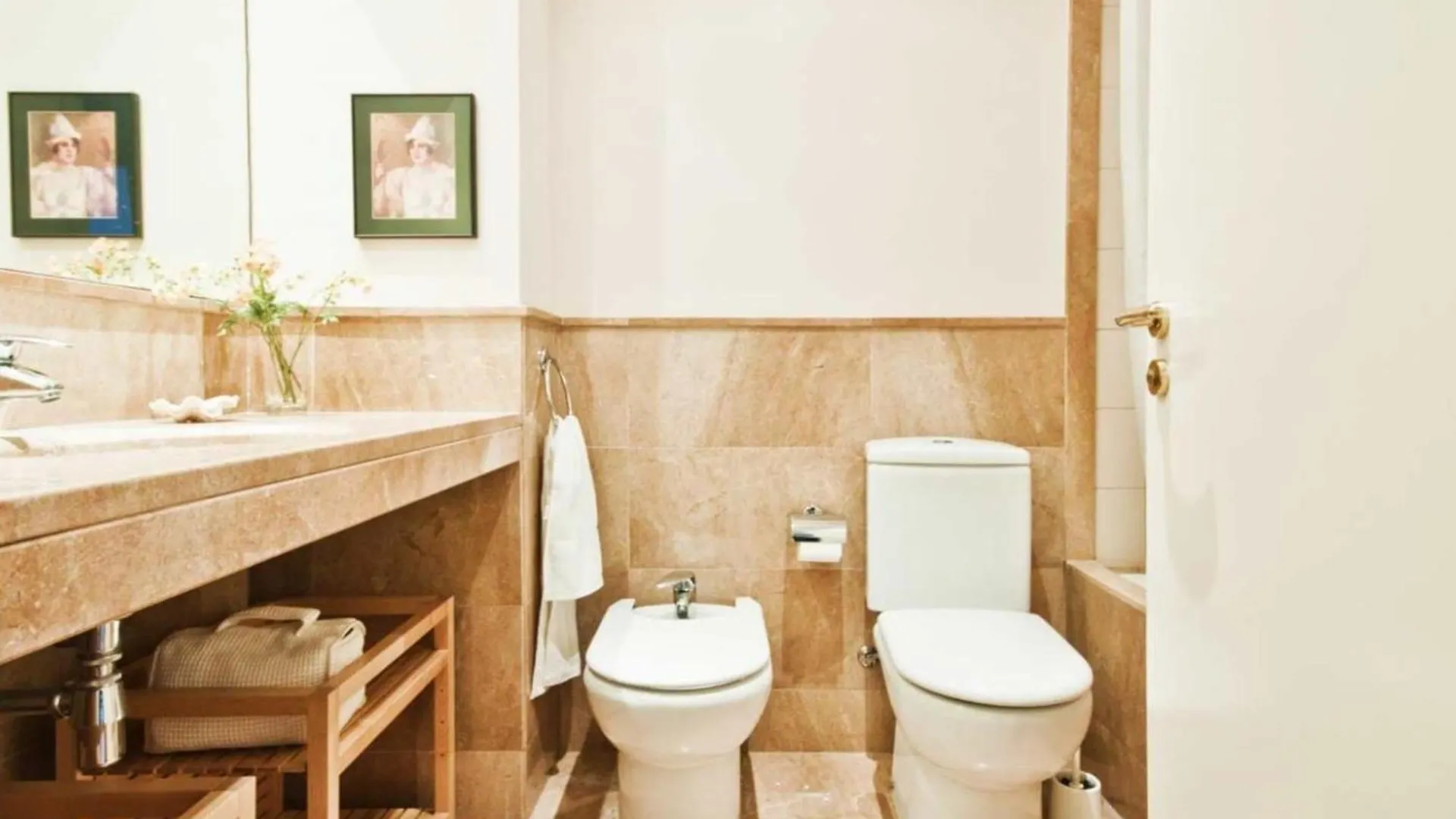 Apartamento Con 2 Dormitorios, Elegante Y Centrico En Rambla Catalunya - Es-341-2 Barcelona 0*,  Spain
